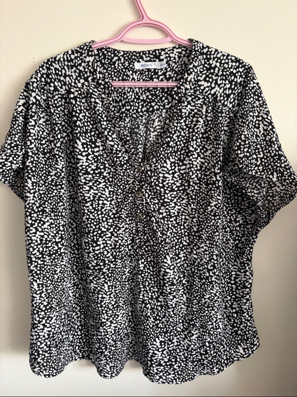 Ricki's Black & White Speckled V-Neck Short Sleeve Blouse